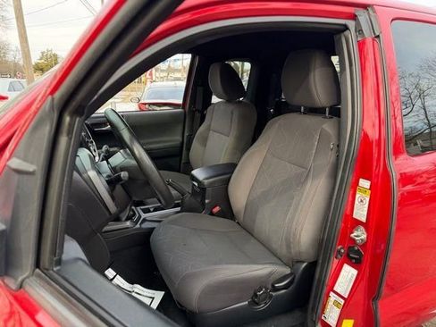 Used 2016 Toyota Tacoma TRD Sport w/ Towing Package image 14