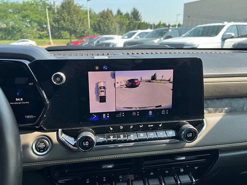 Used 2024 Chevrolet Colorado ZR2 w/ Technology Package AWD/4WD image 26