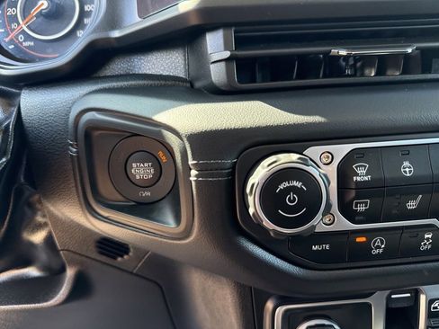 Used 2025 Jeep Gladiator Sport AWD/4WD image 15