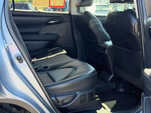 Used 2024 Toyota Highlander XLE FWD image 21