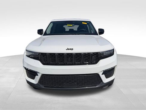 Used 2023 Jeep Grand Cherokee Limited w/ Black Appearance Package image 3