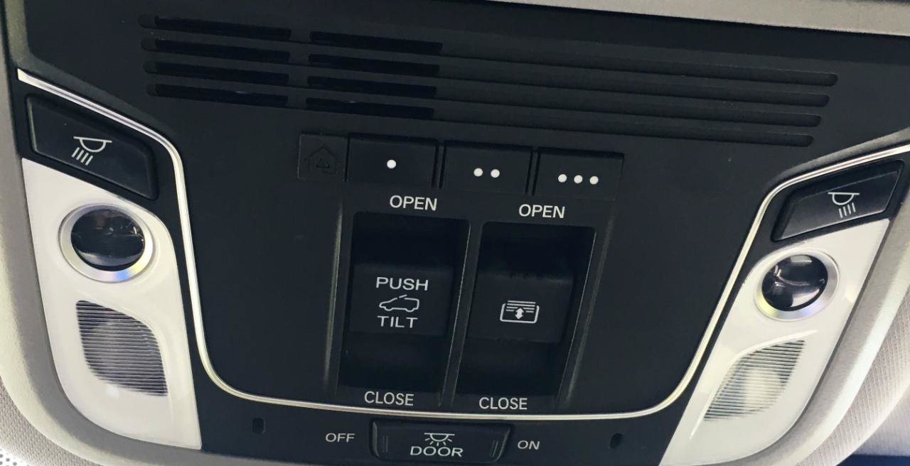 Used 2017 Honda Pilot Elite image 10