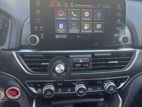 Used 2020 Honda Accord Touring image 2