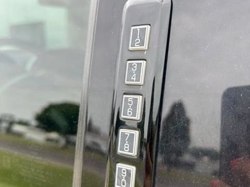 Used 2022 Ford F350 Lariat w/ Lariat Ultimate Package AWD/4WD image 11