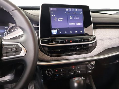 Used 2025 Jeep Compass Latitude image 5