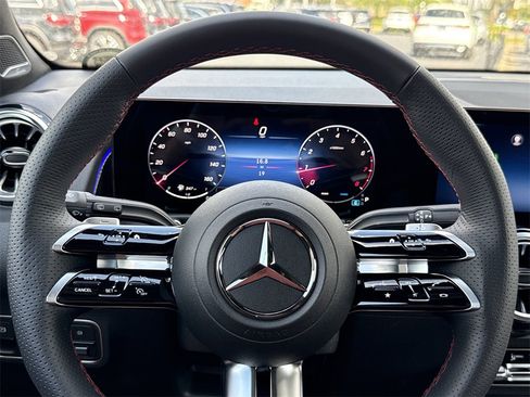 New 2025 Mercedes-Benz GLB 250 4MATIC image 24