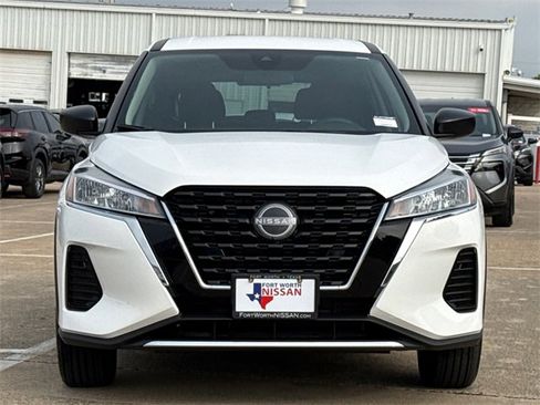 Certified 2025 Nissan Kicks Play S image 3