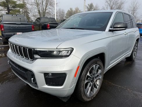 New 2025 Jeep Grand Cherokee Overland AWD/4WD image 8