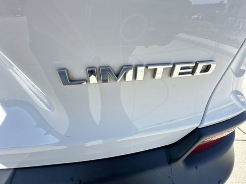 Used 2019 Jeep Cherokee Limited FWD image 31
