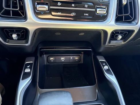 Used 2021 Kia Sorento EX image 32