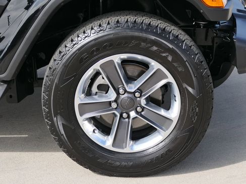 Used 2022 Jeep Wrangler Unlimited Sahara w/ Cold Weather Group image 24