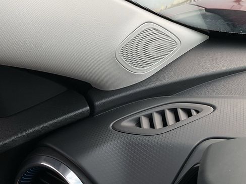 Used 2025 Chevrolet Trax LT image 27