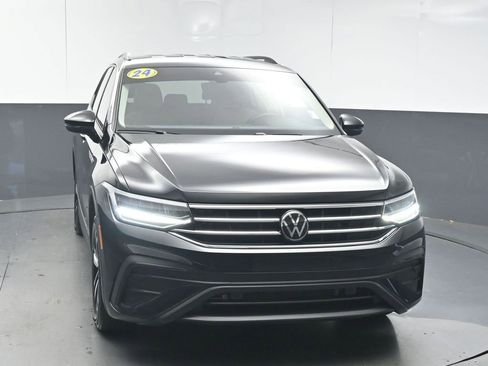 Used 2024 Volkswagen Tiguan S image 3