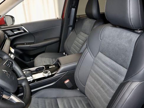 New 2026 Mitsubishi Outlander SE image 18