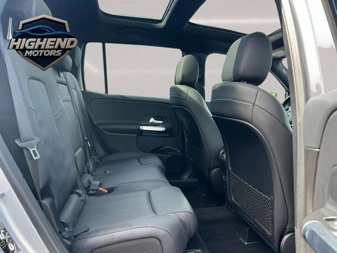 Used 2020 Mercedes-Benz GLB 250 4MATIC w/ Premium Package image 23