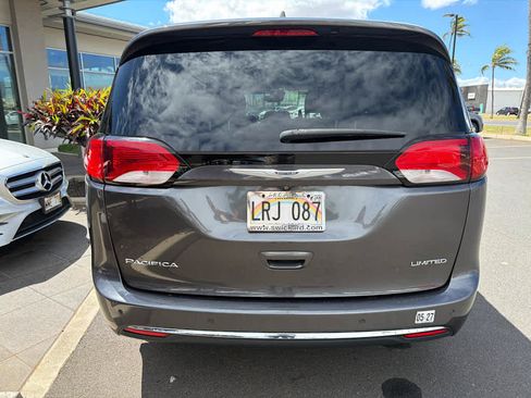 Used 2017 Chrysler Pacifica Limited FWD image 5