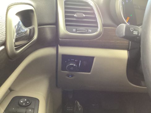 Used 2014 Jeep Grand Cherokee Laredo w/ Security & Convenience Group image 23