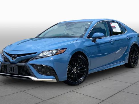 Used 2023 Toyota Camry XSE FWD image 2