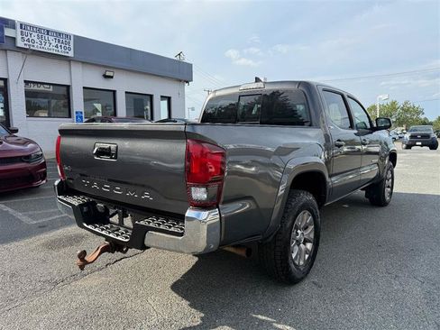 Used 2018 Toyota Tacoma SR5 AWD/4WD image 6
