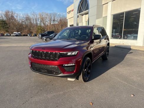 New 2025 Jeep Grand Cherokee Limited w/ Luxury Tech Group II image 1