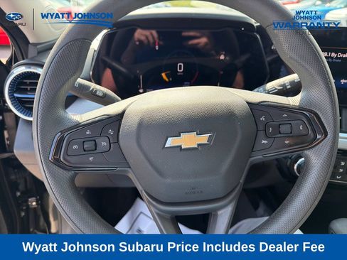 Used 2024 Chevrolet Trax LT FWD image 23