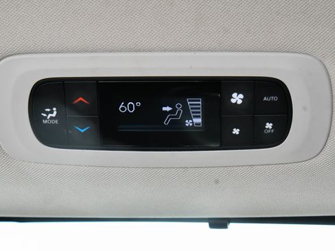 Used 2023 Chrysler Pacifica Touring-L FWD image 43