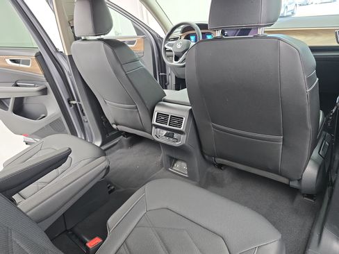 Certified 2025 Volkswagen Atlas SE AWD/4WD image 11