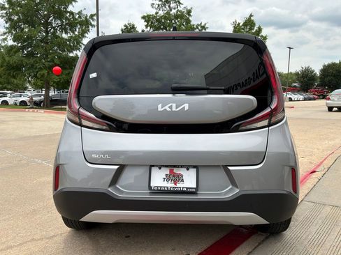 Used 2025 Kia Soul LX w/ LX Technology Package FWD image 7