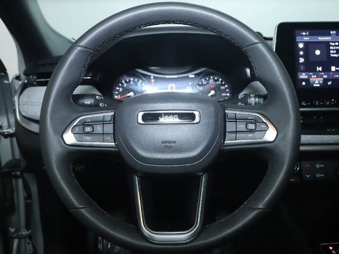 Used 2025 Jeep Compass Latitude AWD/4WD image 21