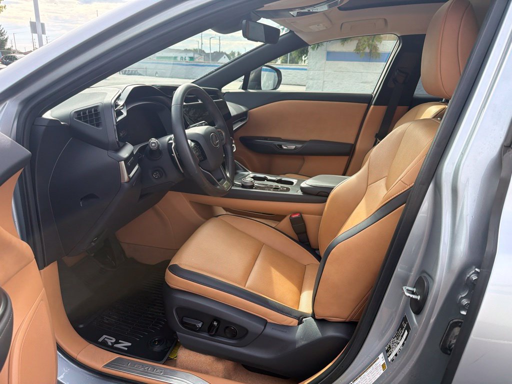 Used 2025 Lexus RZ 300e w/ Accessory Package (2T) FWD image 17