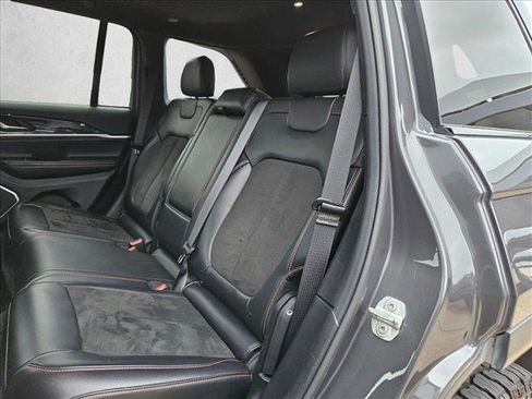 Used 2022 Jeep Grand Cherokee Trailhawk AWD/4WD image 15