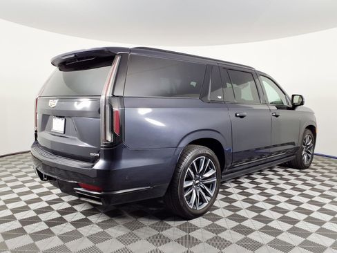 Used 2022 Cadillac Escalade ESV Sport w/ Touring Package AWD/4WD image 4