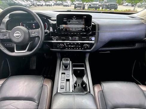 Certified 2024 Nissan Pathfinder Platinum FWD image 7