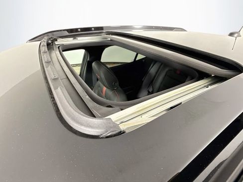 Used 2025 Chevrolet Trax RS w/ Sunroof Package FWD image 22