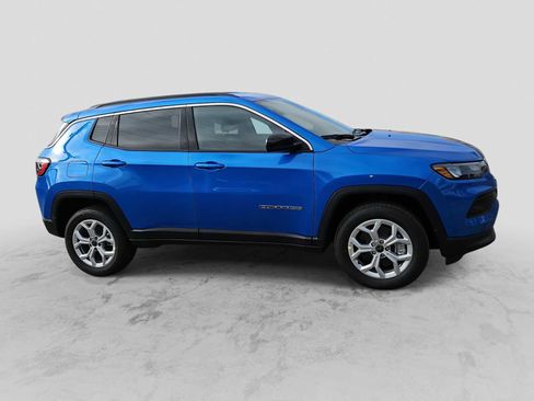 New 2026 Jeep Compass Latitude image 9
