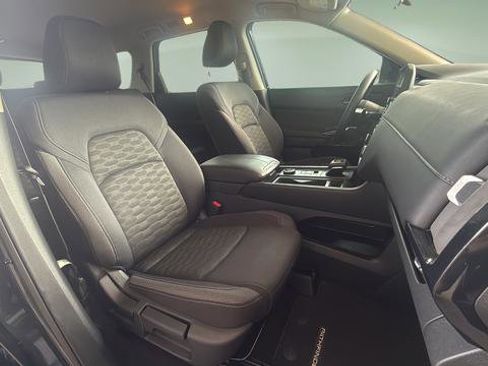 Used 2025 Nissan Pathfinder S AWD/4WD image 11