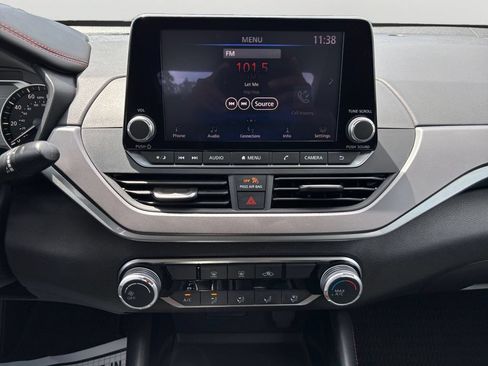 Used 2024 Nissan Altima 2.5 SR FWD image 18