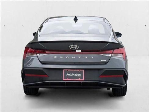 New 2025 Hyundai Elantra SEL image 7