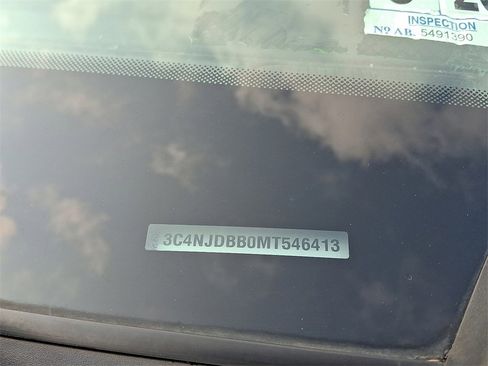 Used 2021 Jeep Compass Latitude w/ Driver Assistance Group image 27