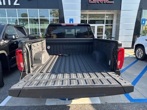 Used 2022 GMC Sierra 1500 SLT w/ SLT Premium Plus Package AWD/4WD image 4