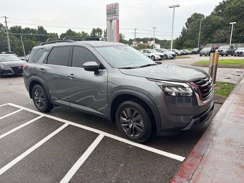 Certified 2022 Nissan Pathfinder SV w/ SV Premium Package FWD image 2