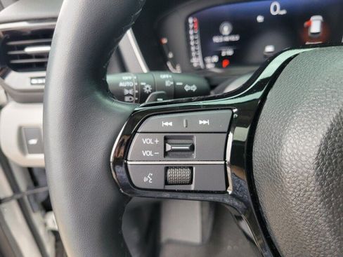 Used 2025 Honda Pilot Elite image 17