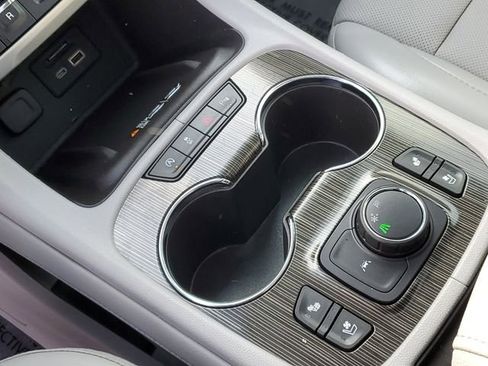 Used 2021 GMC Acadia SLT w/ Premium Package image 23