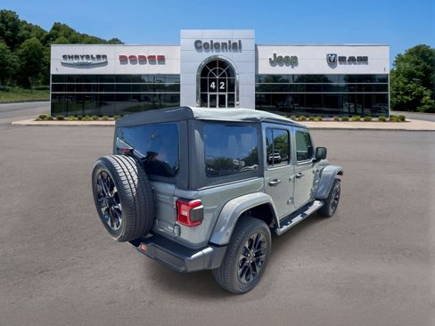 Used 2023 Jeep Wrangler Unlimited Sahara w/ Cold Weather Group AWD/4WD image 6