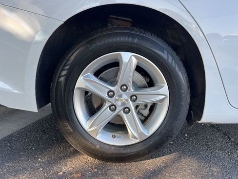 Used 2023 Chevrolet Malibu LS image 9