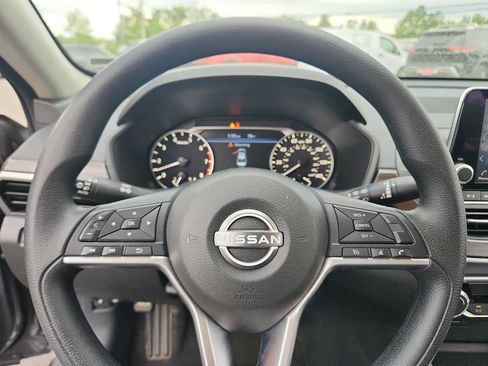 Used 2024 Nissan Altima 2.5 SV FWD image 18