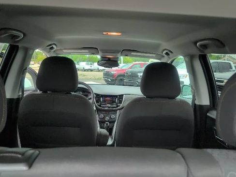 Used 2022 Chevrolet Trax LS w/ Tint and Cruise Package AWD/4WD image 32