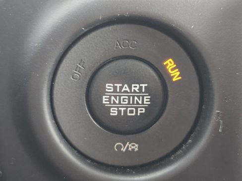 Used 2019 Jeep Wrangler Sport AWD/4WD image 16