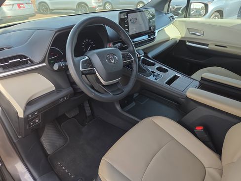 Certified 2024 Toyota Sienna XLE image 14