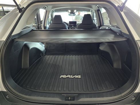 Used 2024 Toyota RAV4 XLE AWD/4WD image 28